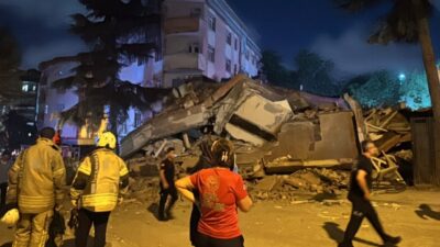 İSTANBUL (AA) – Bahçelievler'de 4 katlı binada çökme meydana geldi.