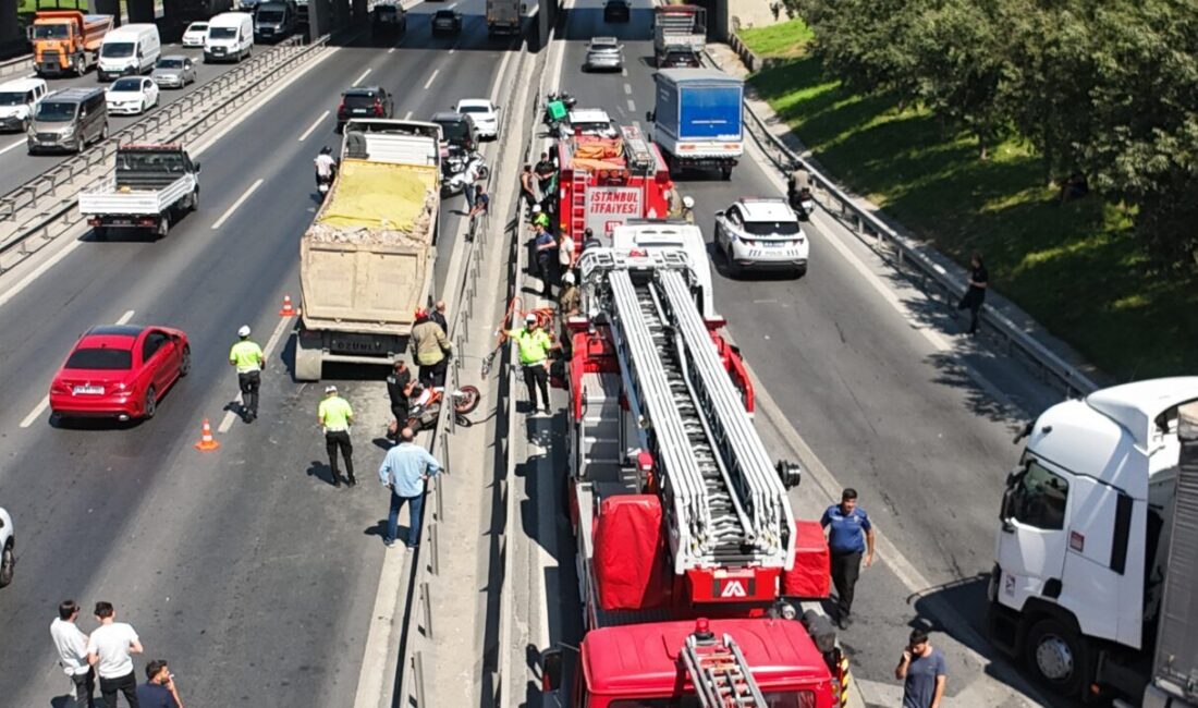 İSTANBUL (AA) – Bahçelievler'de hafriyat kamyonunun altında kalan motosikletin sürücüsü