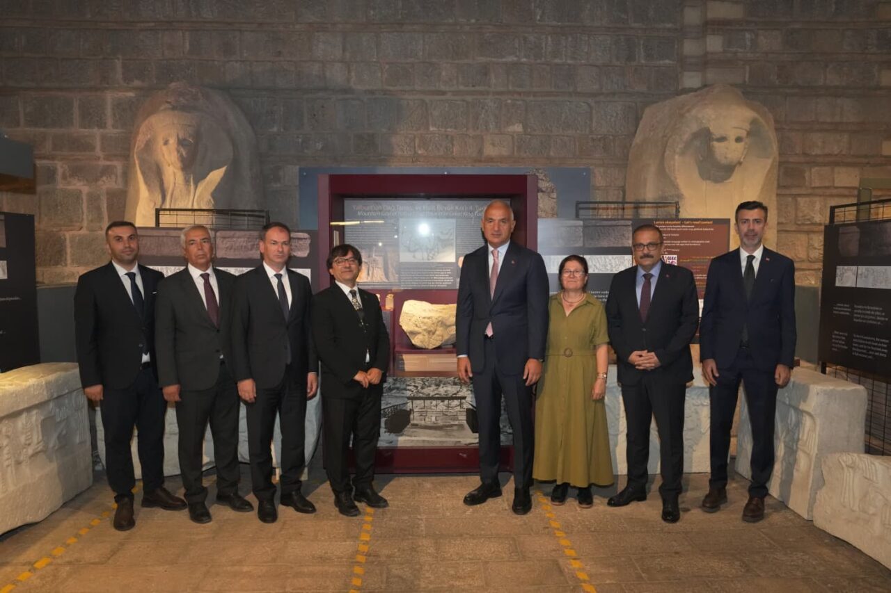 - "Prof. Dr. Ömür Harmanşah ve Dr. Peri Johnson başkanlığında