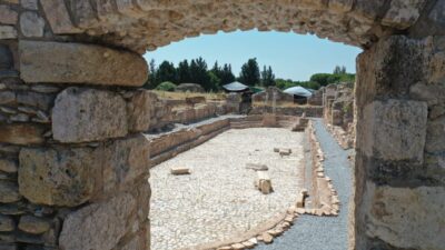- "Hamam Gymnasium kompleksinin frigidarium bölümünde yer alan, 37 metre