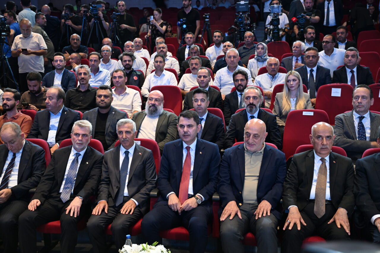 - "Büyük bir motivasyonla (deprem bölgesinde) saatte 23, günde 550
