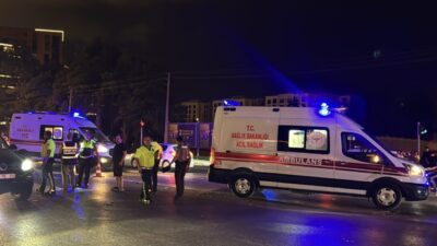 BALIKESİR (AA) – Balıkesir'in merkez Karesi ilçesinde otomobilin çarptığı iki