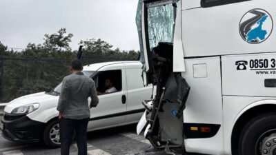 İSTANBUL (AA) – Başakşehir'de İETT otobüsü ve yolcu otobüsünün karıştığı