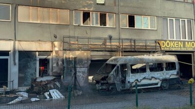 İSTANBUL (AA) – Başakşehir'de park halindeyken yanan servis minibüsü kullanılamaz