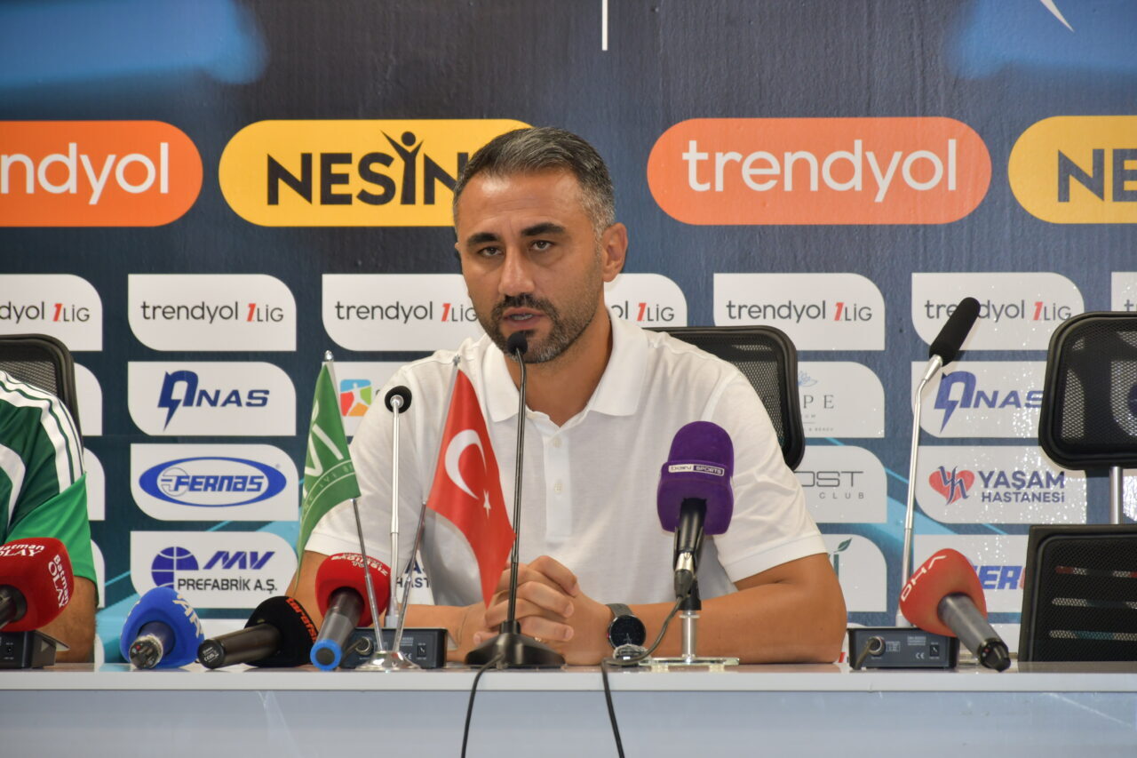 - Batman Petrolspor Teknik Direktörü Selçuk Şahin:
- "Pozisyona giriyoruz. Şanslarımız