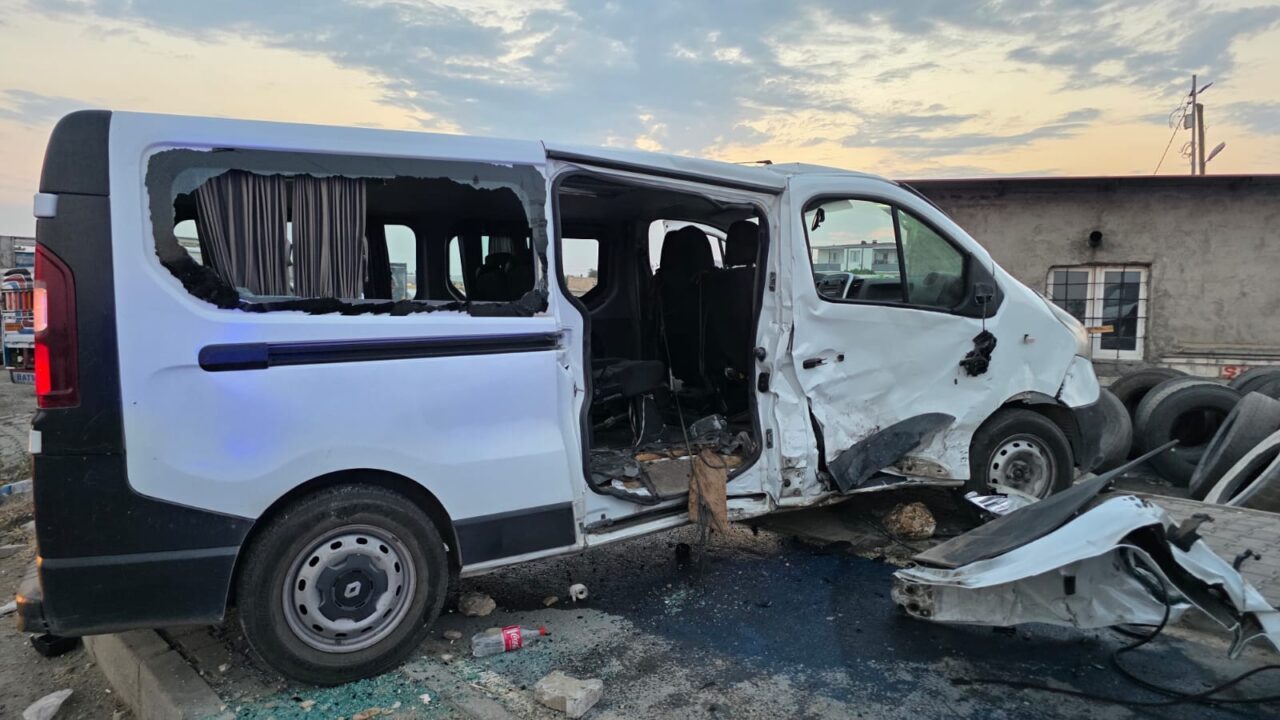 BATMAN (AA) – Batman'da iki minibüsün çarpışması sonucu meydana gelen