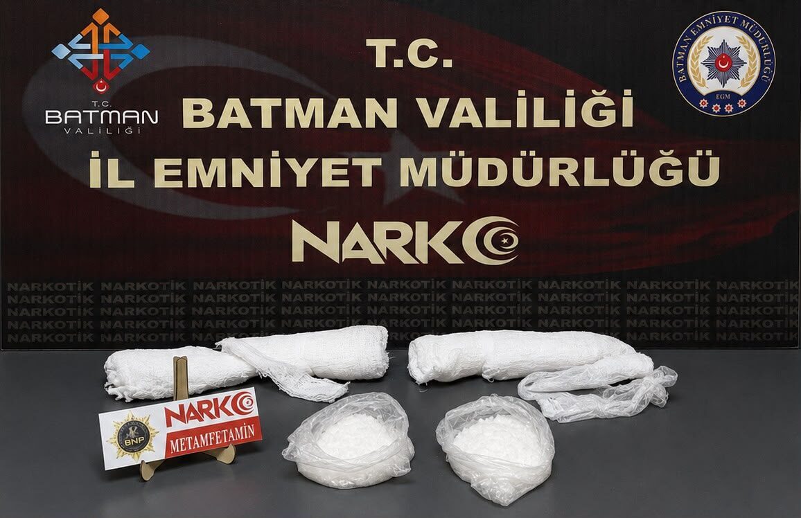 BATMAN (AA) – Batman'da kolundaki alçıya gizlenmiş 1 kilo 18