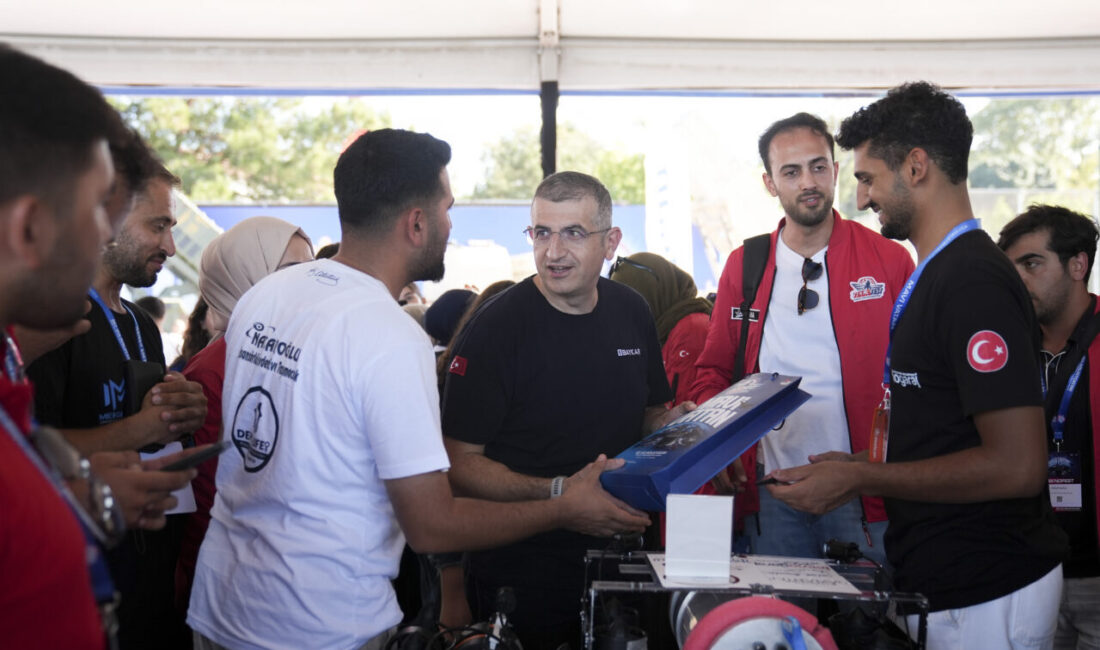 KOCAELİ (AA) – Baykar Genel Müdürü Haluk Bayraktar, TEKNOFEST Mavi