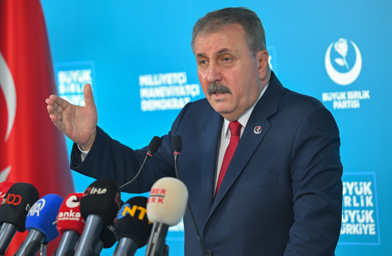 - "(Şehit aileleri ve gazilerin özlük haklarına yönelik teklif) Şehitlerimizin