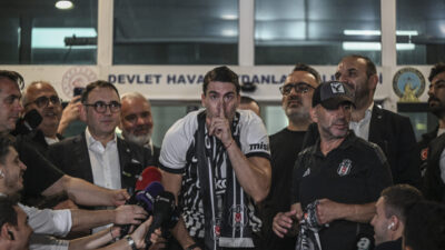 İSTANBUL (AA) – Beşiktaş, transfer görüşmelerine başladığını duyurduğu Sırp forvet