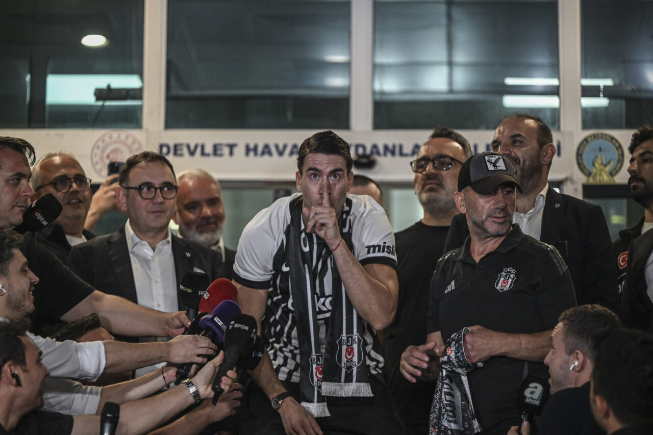 İSTANBUL (AA) – Beşiktaş, transfer görüşmelerine başladığını duyurduğu Sırp forvet