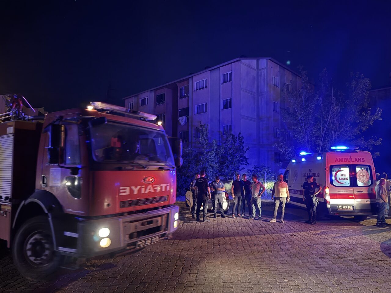 BİNGÖL (AA) – Bingöl'de bir apartman dairesinde çıkan yangında dumandan
