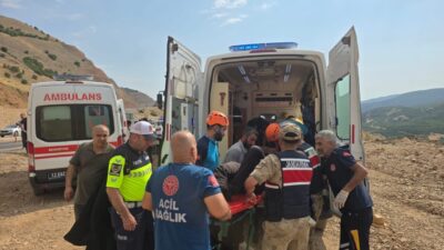 BİNGÖL (AA) – Bingöl'ün Karlıova ilçesinde park halindeki hafriyat kamyonuna