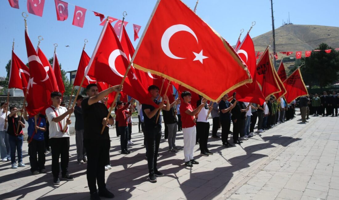 - Bitlis Valisi Ahmet Karakaya:
- "Bitlis'in kurtuluşunda canlarını ortaya koyan