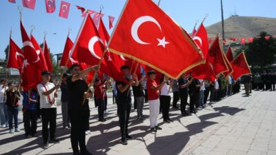 - Bitlis Valisi Ahmet Karakaya:
- "Bitlis'in kurtuluşunda canlarını ortaya koyan
