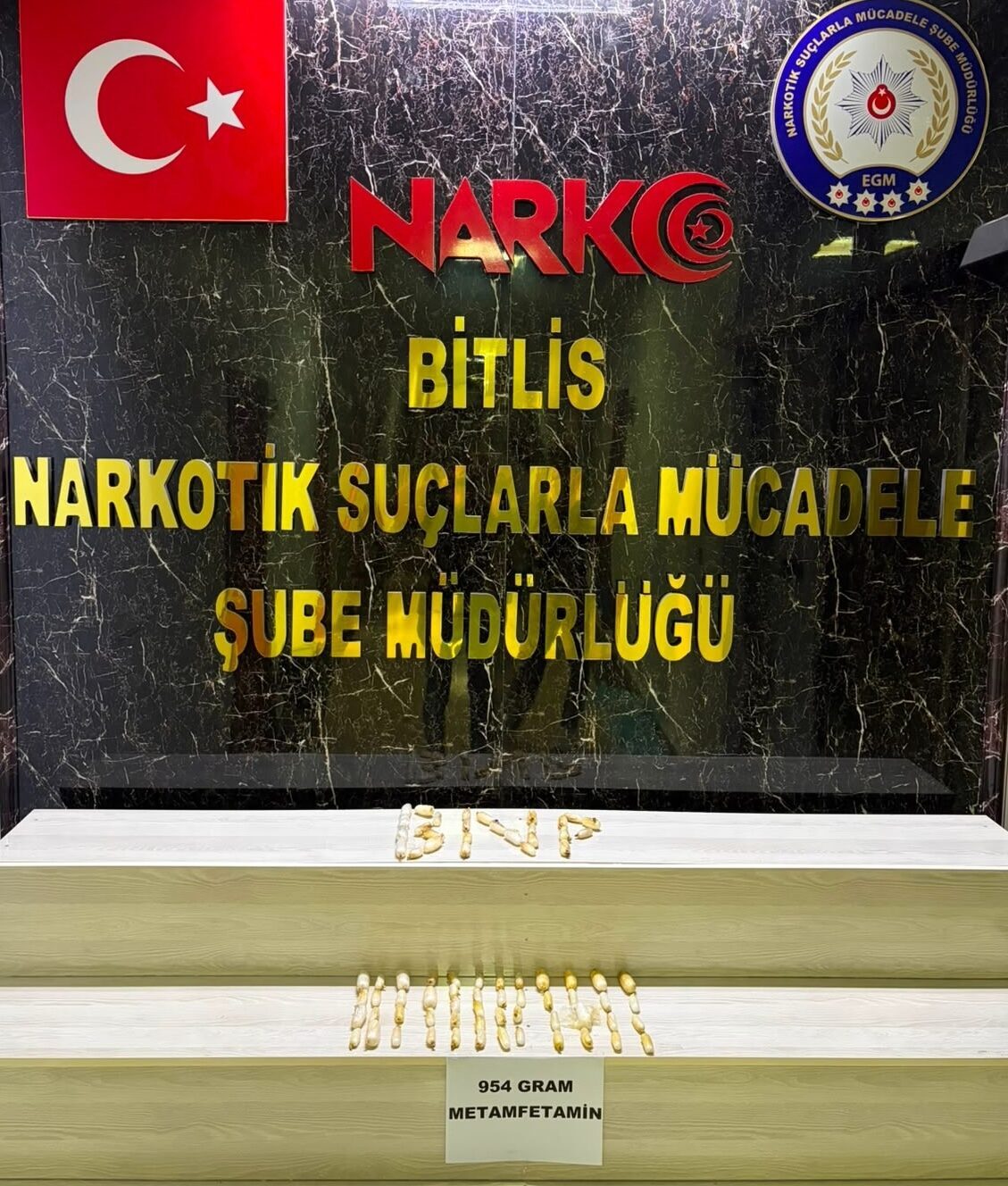 BİTLİS (AA) – Bitlis'in Tatvan ilçesinde mide ve bağırsaklarında 1