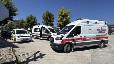 BOLU (AA) – Bolu'da kamyonet ile hafif ticari aracın çarpışması