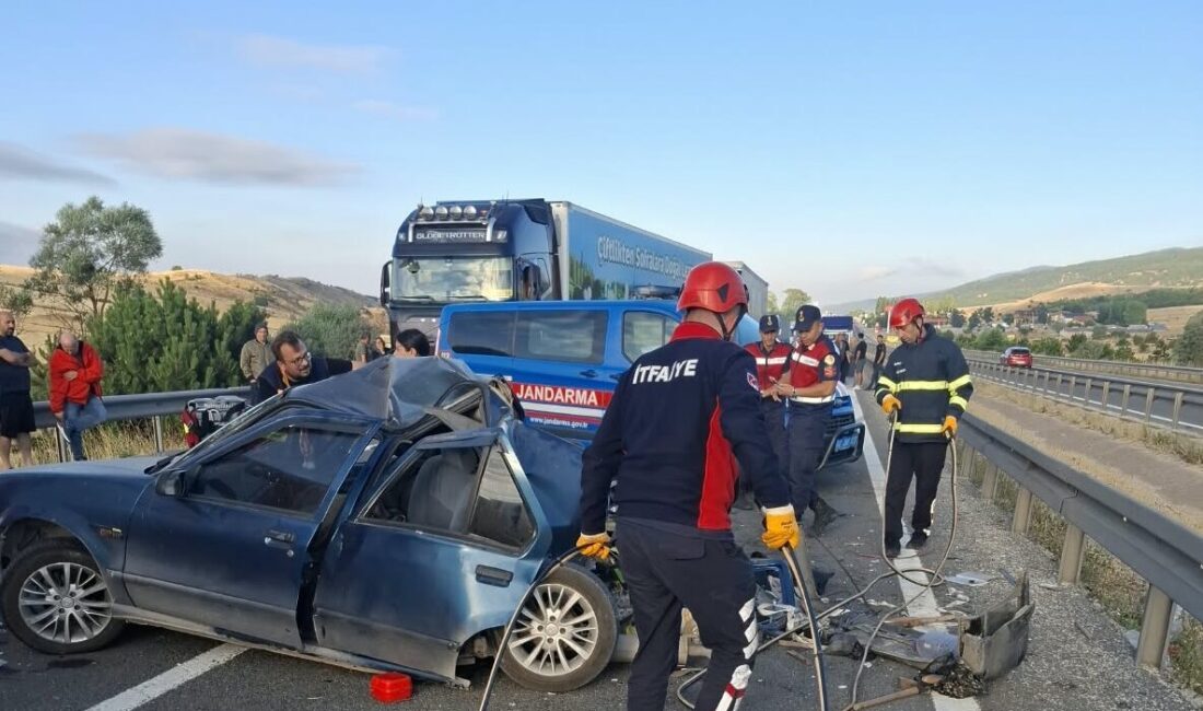 BOLU (AA) – Bolu'da kaza yapan otomobildeki anne ve 7