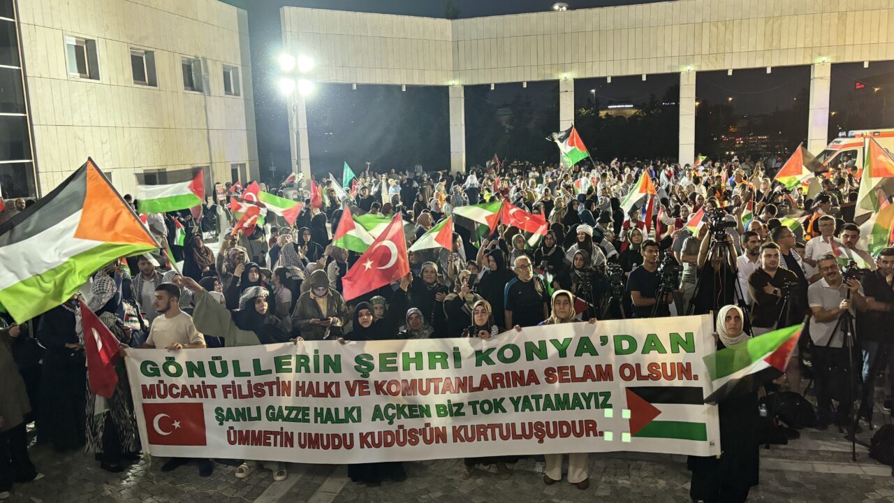 - Filistin Konvoyu Sözcüsü Hüseyin Durmaz:
- "Çağrımız siyonist işgal rejimine