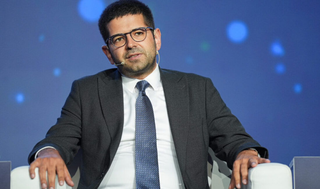 - Cumhurbaşkanlığı Yatırım ve Finans Ofisi Başkanı Ahmet Burak Dağlıoğlu:
-
