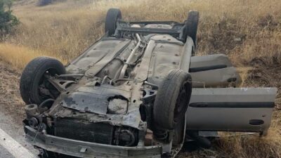 BURDUR (AA) – Burdur'un Yeşilova ilçesinde şarampole devrilen otomobildeki 4