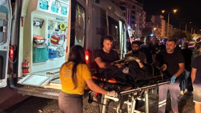 BURSA (AA) – Bursa'nın Orhangazi ilçesinde 3 otomobilin karıştığı trafik