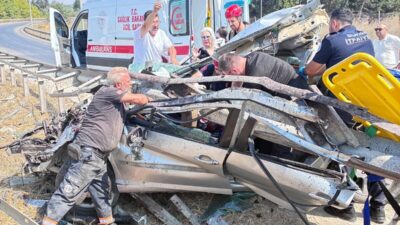 BURSA (AA) – Bursa'da otomobilin bariyerlere çarpması sonucu sürücü ağır