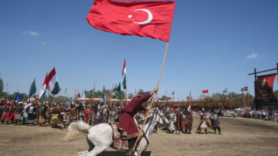 BUGAC (AA) – Hun ve Türk kökenli topulukları buluşturmak amacıyla