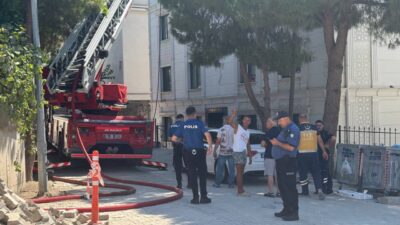 İSTANBUL (AA) – Büyükçekmece'de 4 katlı binanın çatısında çıkan yangın