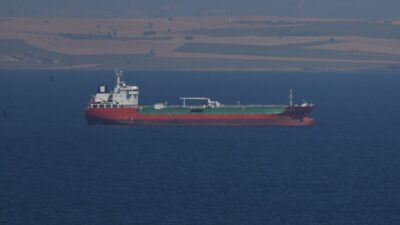 ÇANAKKALE (AA) – Çanakkale Boğazı'ndan geçtiği sırada baca yangını çıkan