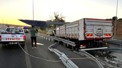 ÇANAKKALE (AA) – Çanakkale'nin Lapseki ilçesinde, kamyonun bariyere çarptığı kazada