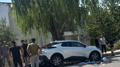 ÇANAKKALE (AA) – Çanakkale'nin Gökçeada ilçesinde motosikletin park halindeki otomobile