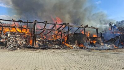 - Yangında 2 ev, 2 ahır ve 1 samanlık kullanılamaz