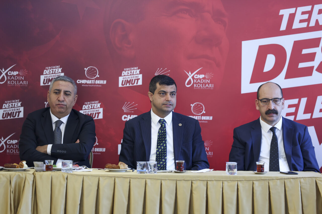- "(CHP kurultayı) Genel Başkanımızın en büyük amacı, partiyi bu
