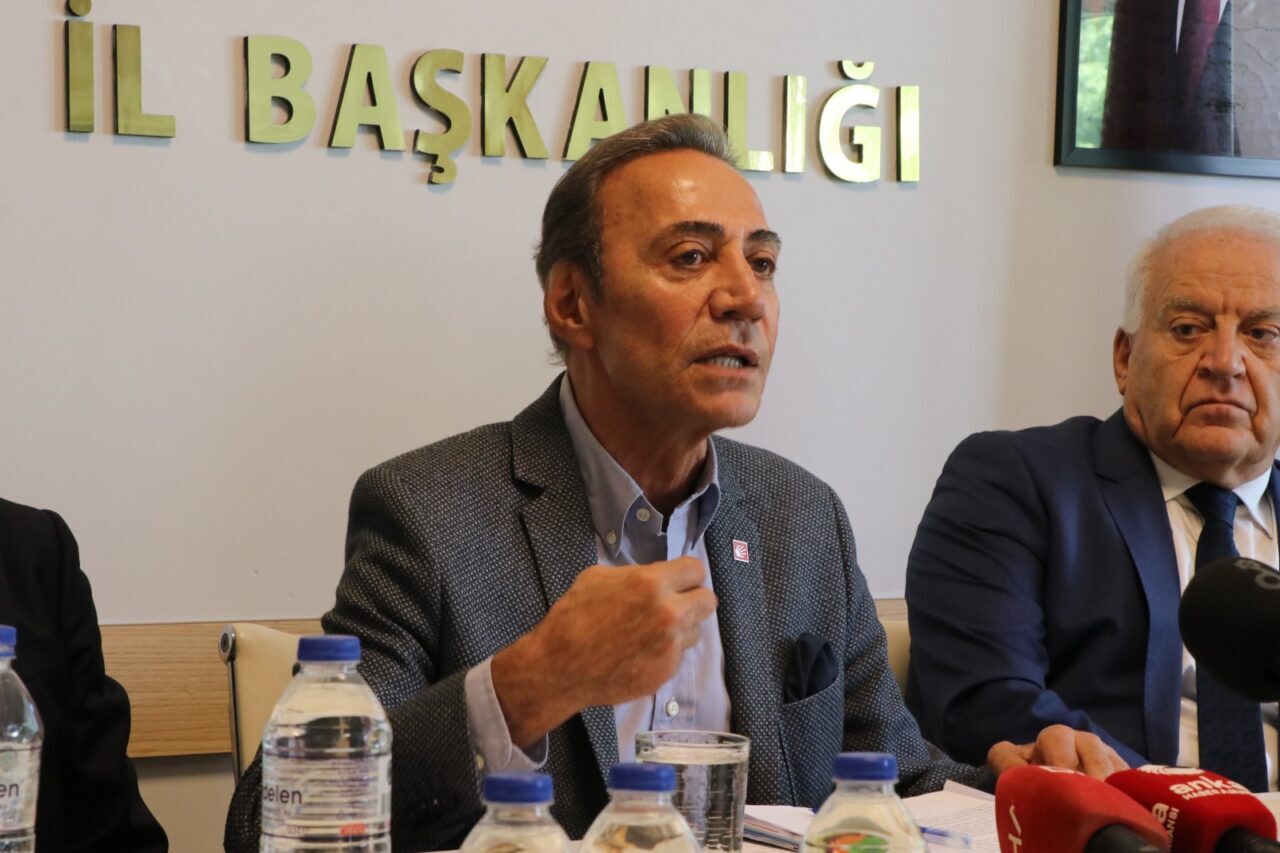 - "Cumhuriyet Halk Partisi sadece ve sadece CHP üyelerine ait