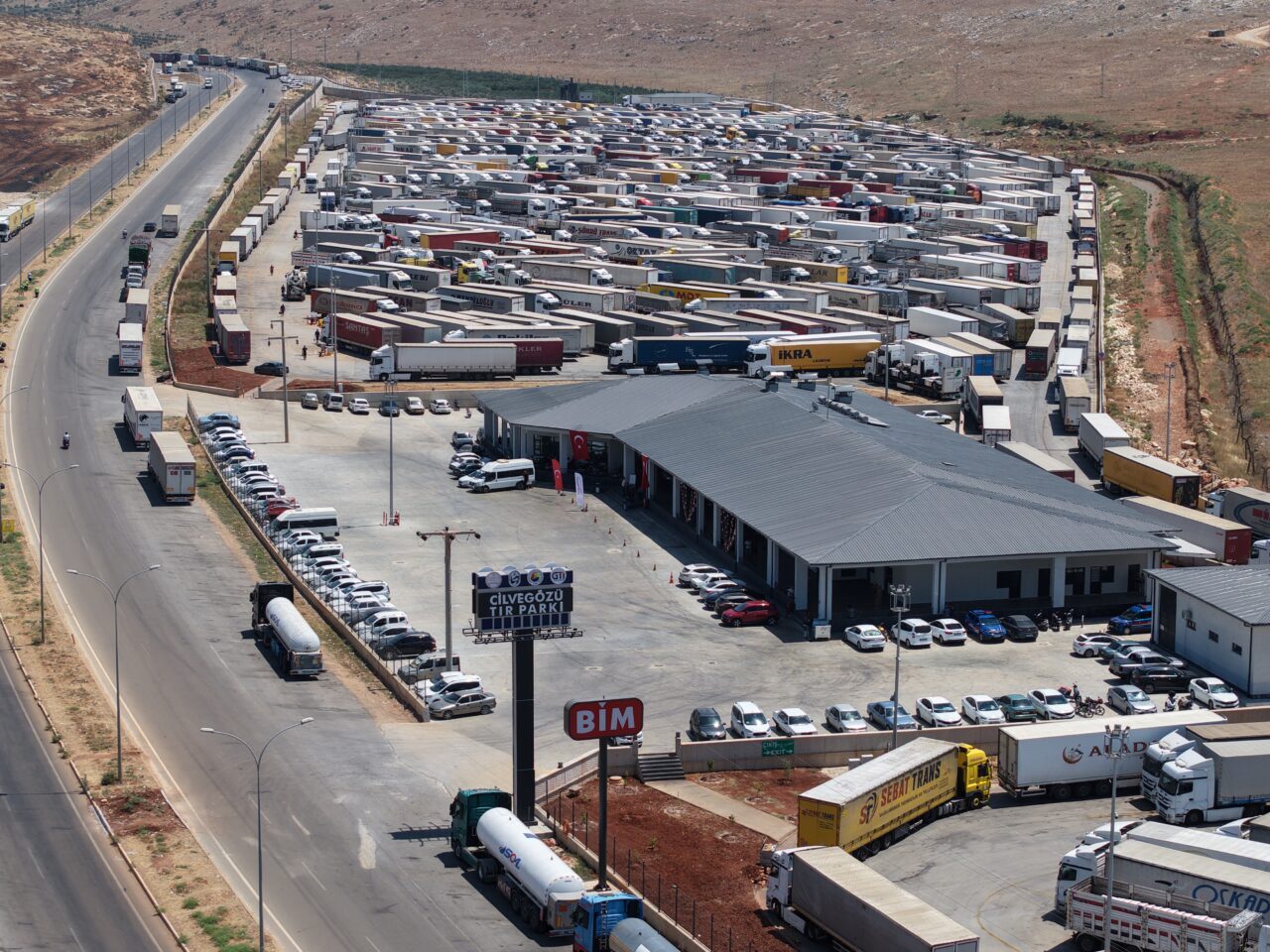 HATAY (AA) – Hatay'ın Reyhanlı ilçesindeki Cilvegözü Sınır Kapısı'nda inşa