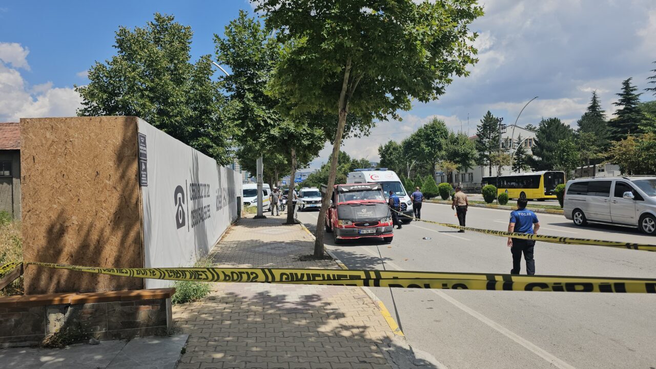 ÇORUM (AA) – Çorum'da akrabalar arasında çıkan kavgada 4 kişi