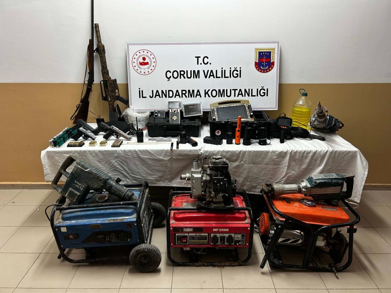 ÇORUM (AA) – Çorum'un Alaca ilçesinde jandarma ekiplerince düzenlenen operasyonda,