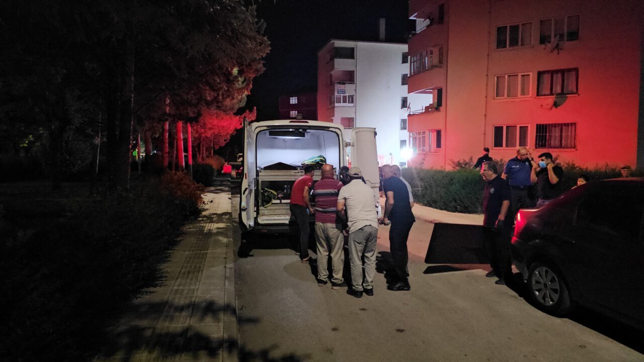 ÇORUM (AA) – Çorum'da apartmandan yayılan kötü koku üzerine girilen