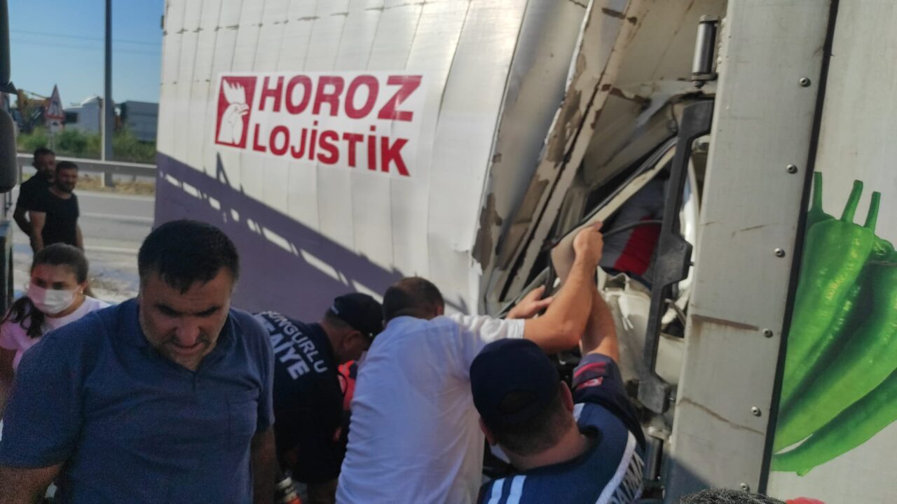 ÇORUM (AA) – Çorum'un Sungurlu ilçesinde tırla çarpışan kamyonun sürücüsü