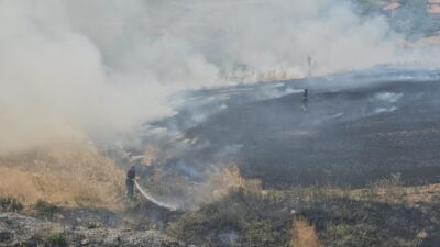 ÇORUM (AA) – Çorum'da yerleşim yeri yakınında başlayan anız yangınına