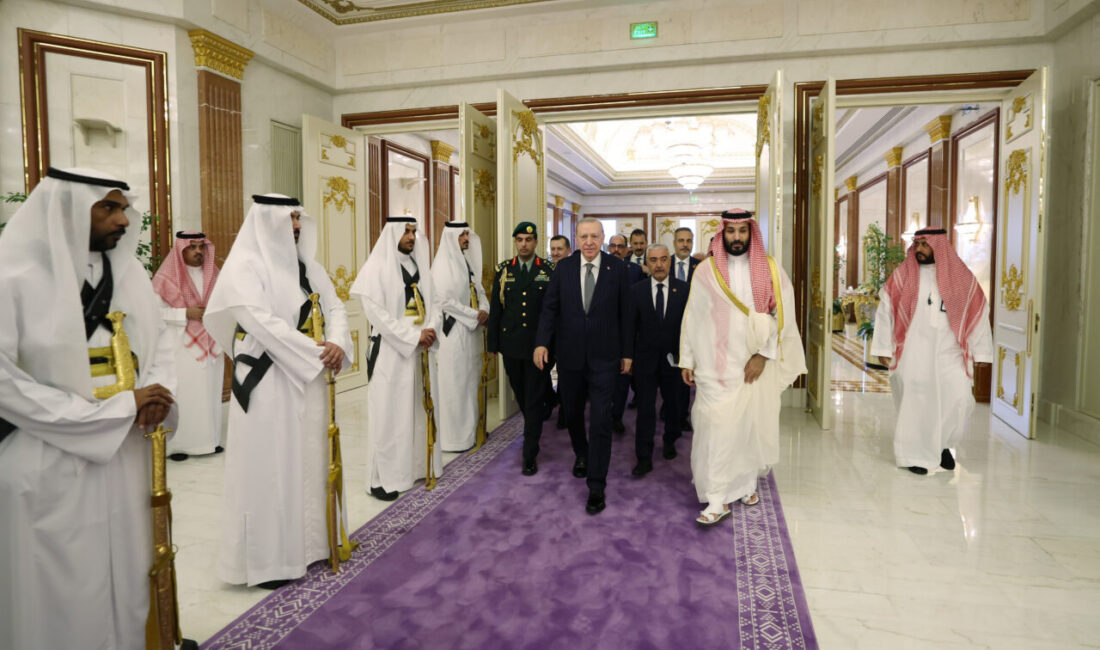 - Erdoğan, Mekke'de Suudi Arabistan Veliaht Prensi Muhammed Bin Selman