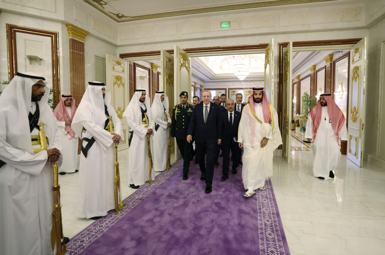 - Erdoğan, Mekke'de Suudi Arabistan Veliaht Prensi Muhammed Bin Selman