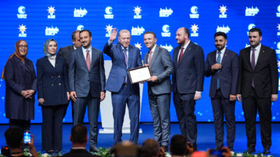 - "AK Parti, Türk siyasetinin çekim merkezi, cazibe merkezi olma