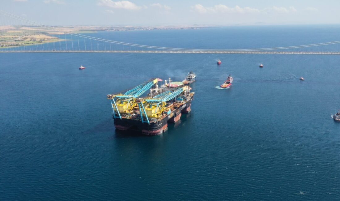 - Geminin geçişi nedeniyle boğazdaki trafik çift yönlü olarak askıya