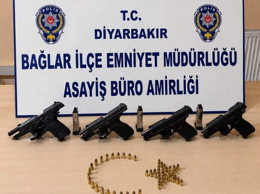 - Zanlıların üstlerinde ve saklandıkları adreste yapılan aramalarda 4 ruhsatsız