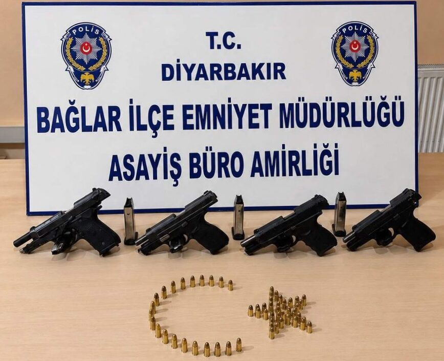- Zanlıların üstlerinde ve saklandıkları adreste yapılan aramalarda 4 ruhsatsız