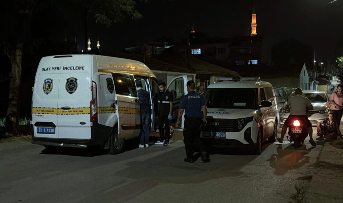 EDİRNE (AA) – Edirne'de çıkan bıçaklı kavgada 1 kişi yaralandı.