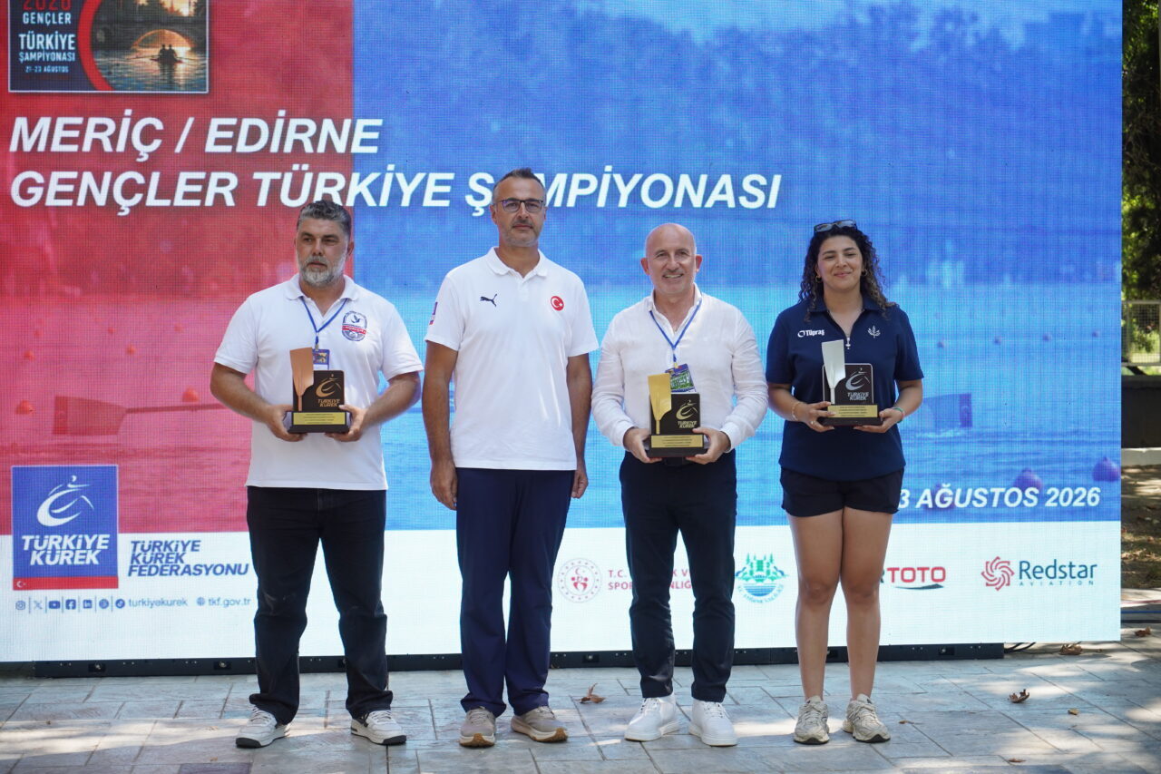 EDİRNE (AA) – Türkiye Kürek Federasyonu tarafından Edirne'de düzenlenen Yeşilay