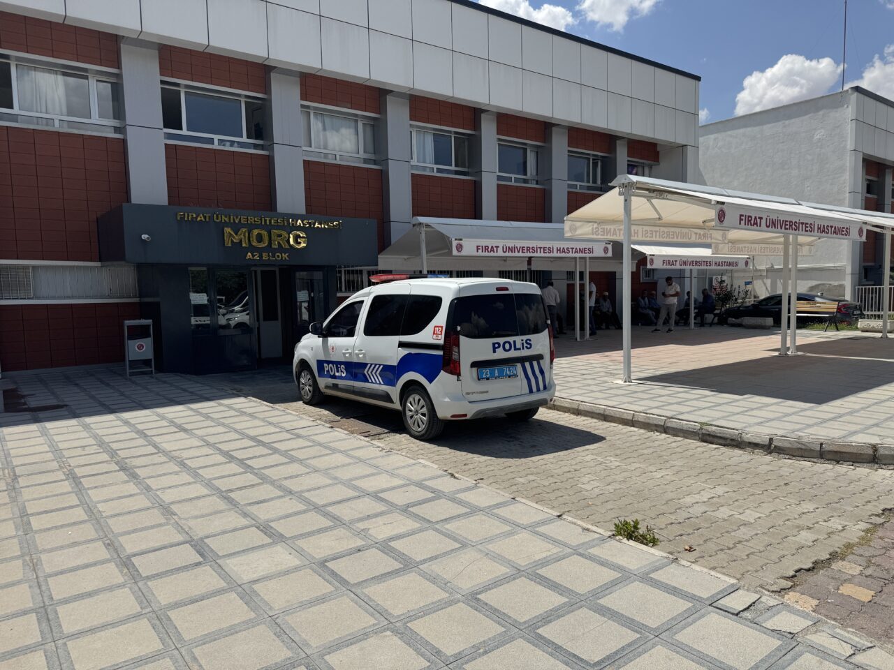 ELAZIĞ (AA) – Elazığ'da ağıla giren eşini kurt sanarak öldürdüğünü